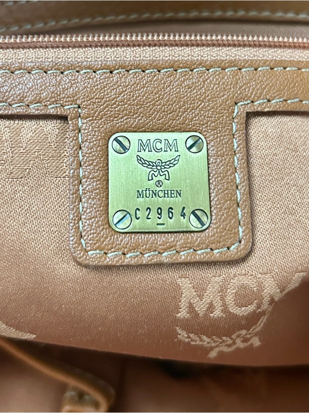 Excellent condition RARE MCM Munchen Leather Tote Bag. - Picture 8 of 11